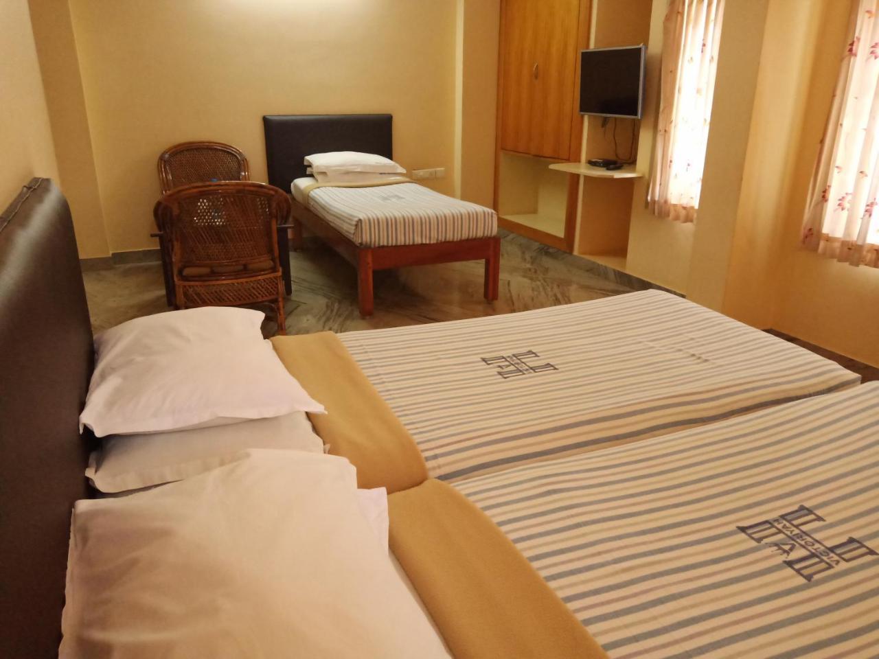 Hotel Victoriyah 탄자부르 외부 사진
